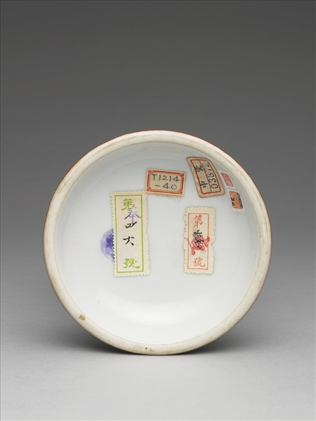 白瓷紅彩蓮紋甘露瓶