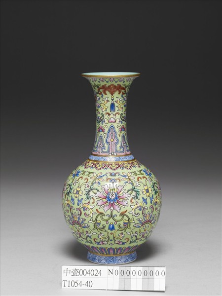 洋彩綠地花卉紋瓶