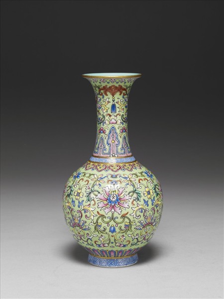 洋彩綠地花卉紋瓶