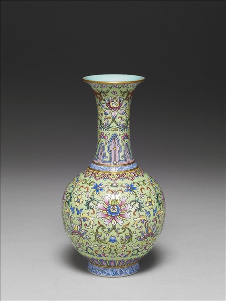 洋彩綠地花卉紋瓶