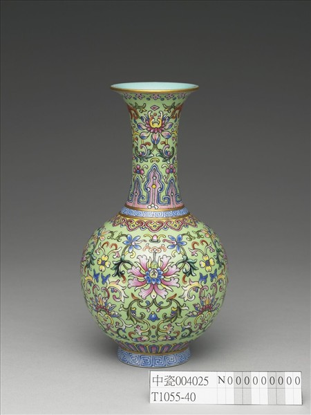 洋彩綠地花卉紋瓶