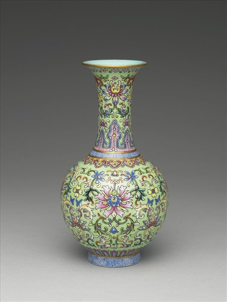 洋彩綠地花卉紋瓶