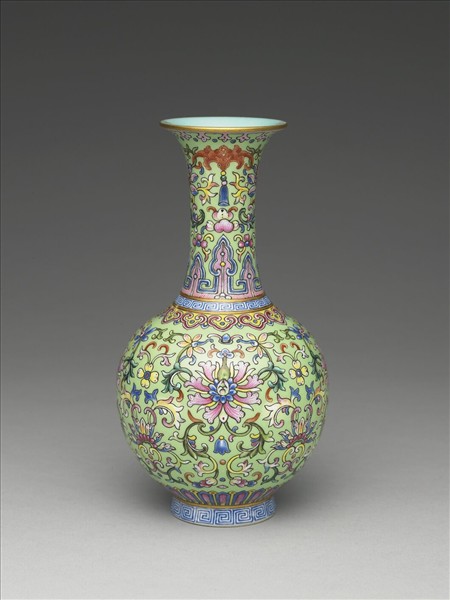 洋彩綠地花卉紋瓶