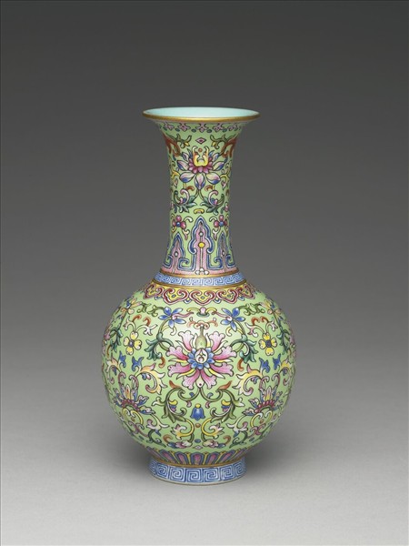 洋彩綠地花卉紋瓶