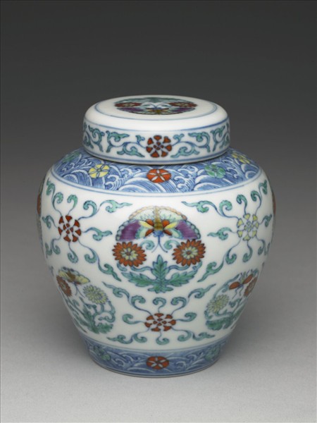鬥彩團花紋蓋罐
