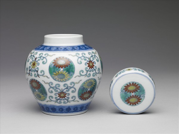 鬥彩團花紋蓋罐