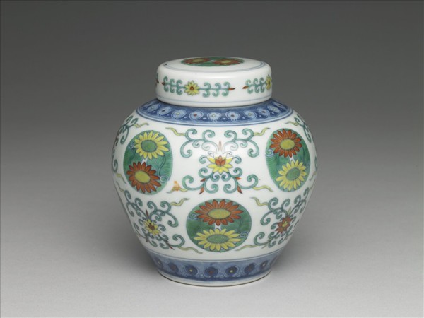 鬥彩團花紋蓋罐