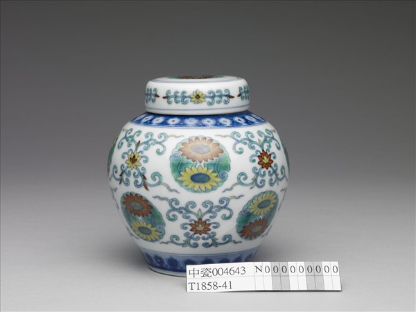 鬥彩團花紋蓋罐