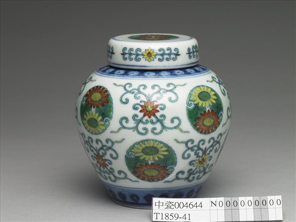 鬥彩團花紋蓋罐