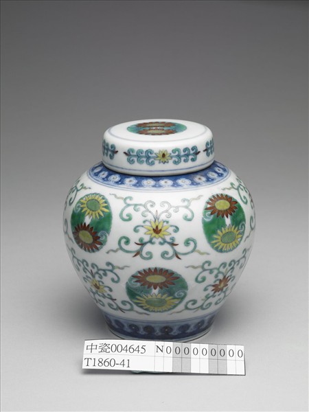 鬥彩團花紋蓋罐