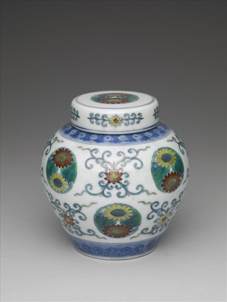 鬥彩團花紋蓋罐