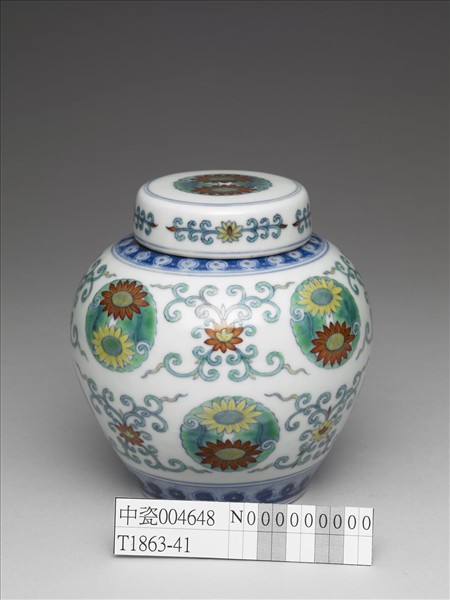 鬥彩團花紋蓋罐