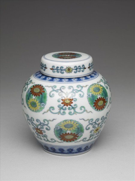 鬥彩團花紋蓋罐