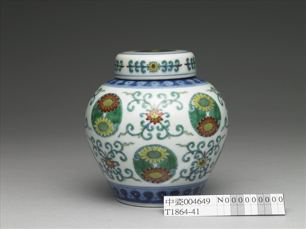 鬥彩團花紋蓋罐