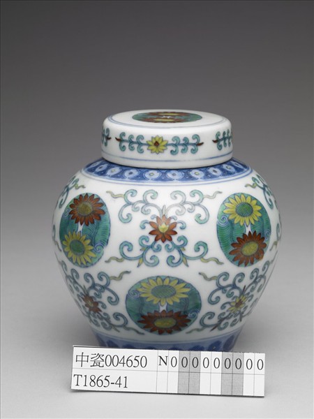 鬥彩團花紋蓋罐