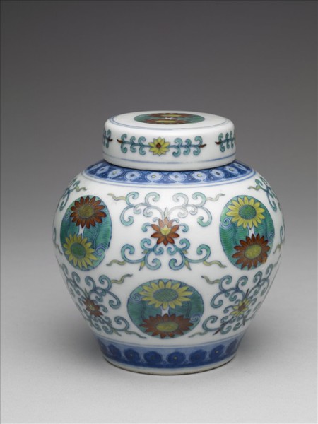 鬥彩團花紋蓋罐