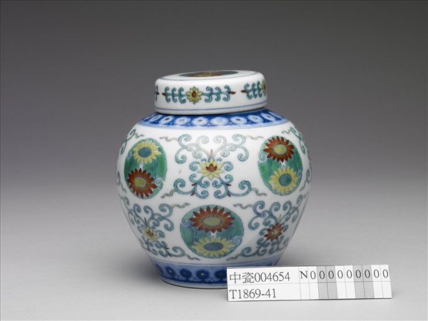 鬥彩團花紋蓋罐