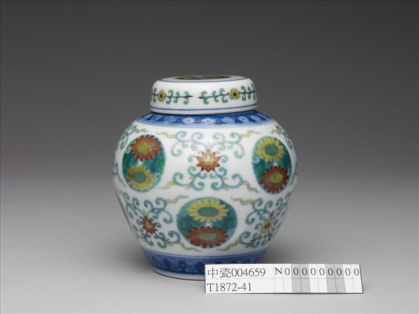 鬥彩團花紋蓋罐