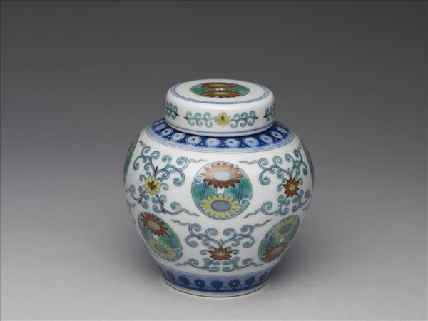 鬥彩團花紋蓋罐