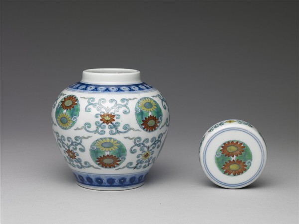 鬥彩團花紋蓋罐