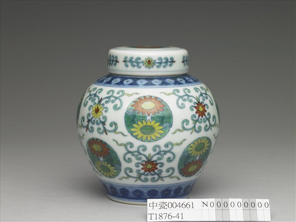 鬥彩團花紋蓋罐