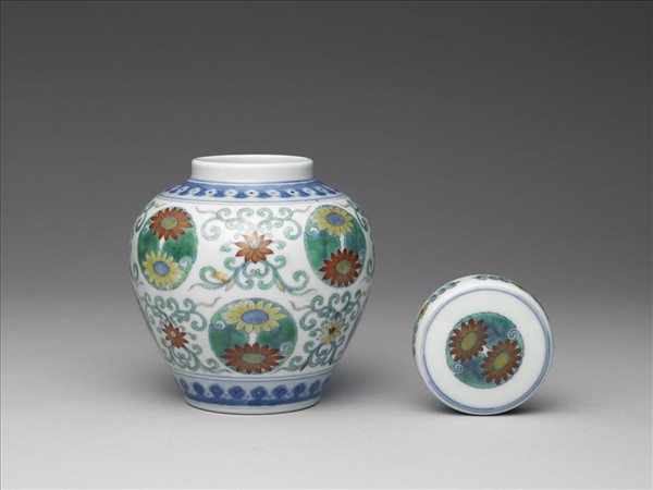 鬥彩團花紋蓋罐