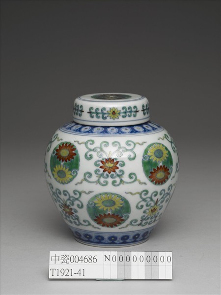 鬥彩團花紋蓋罐