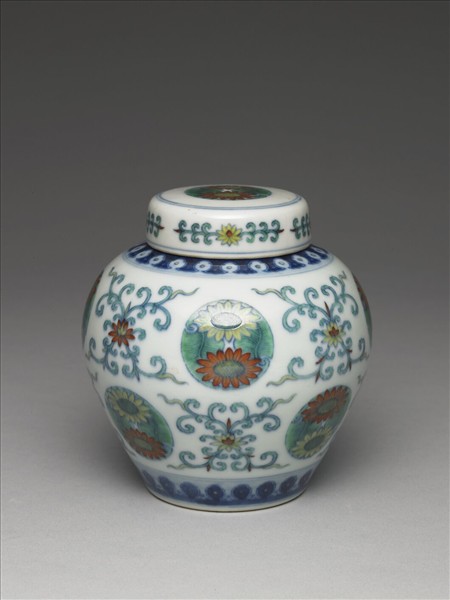 鬥彩團花紋蓋罐
