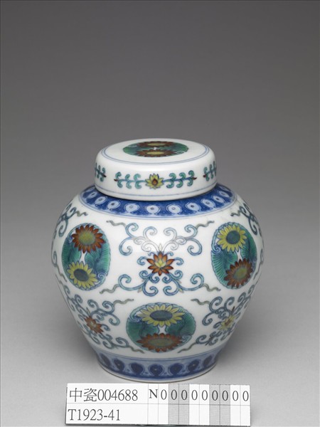 鬥彩團花紋蓋罐