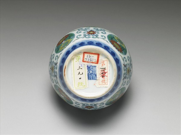 鬥彩團花紋蓋罐