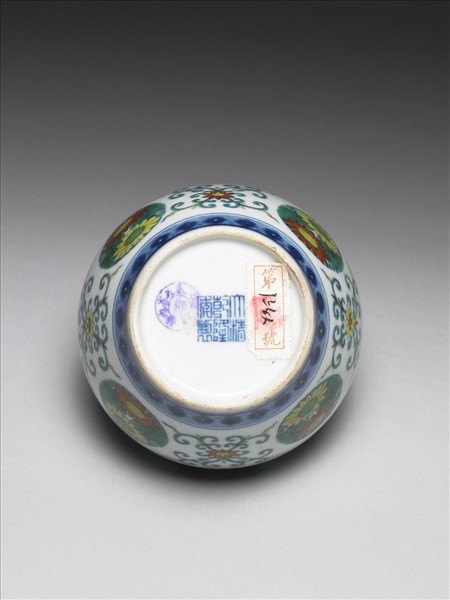 鬥彩團花紋蓋罐