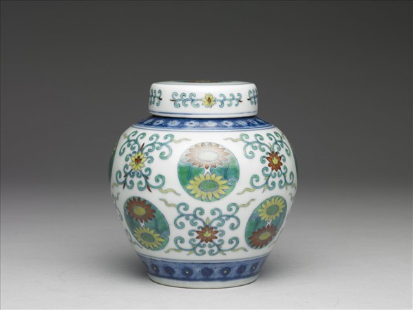 鬥彩團花紋蓋罐