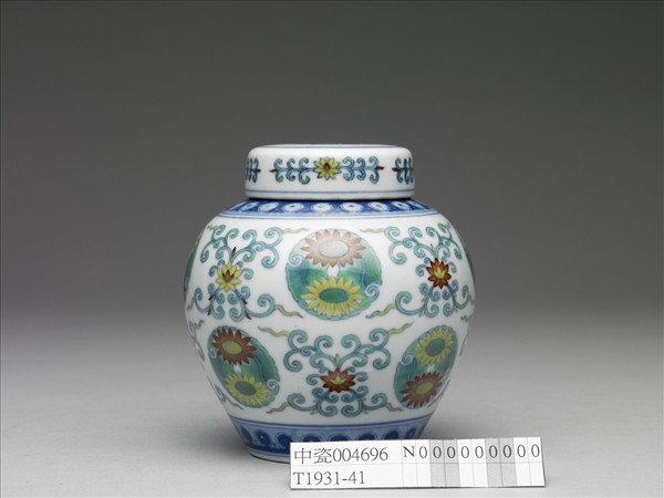 鬥彩團花紋蓋罐