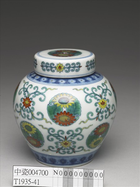 鬥彩團花紋蓋罐