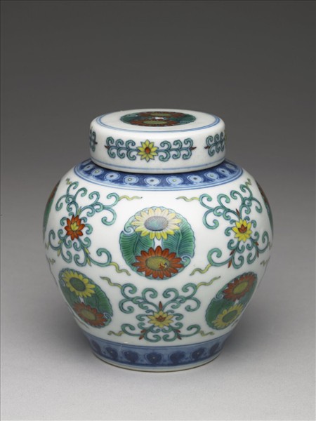 鬥彩團花紋蓋罐