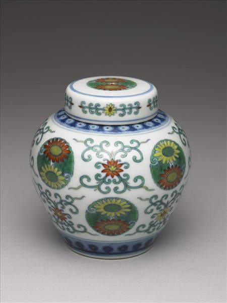鬥彩團花紋蓋罐