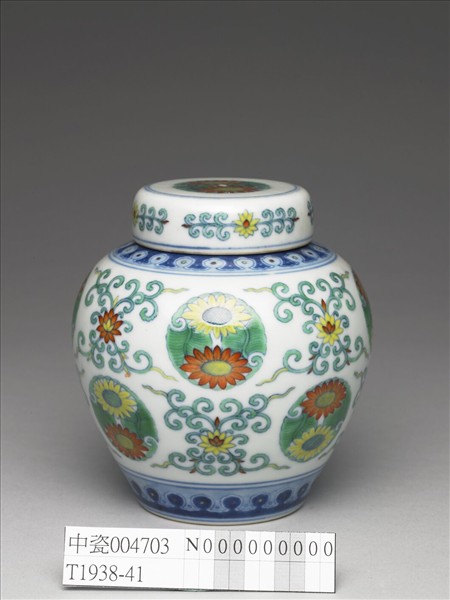 鬥彩團花紋蓋罐