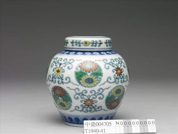 鬥彩團花紋蓋罐