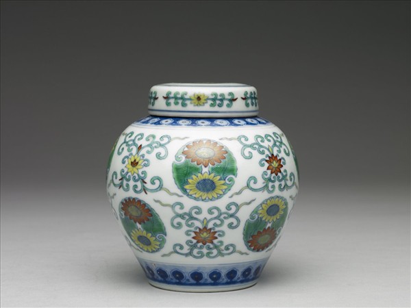 鬥彩團花紋蓋罐