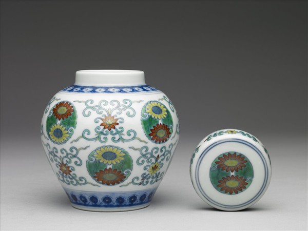 鬥彩團花紋蓋罐