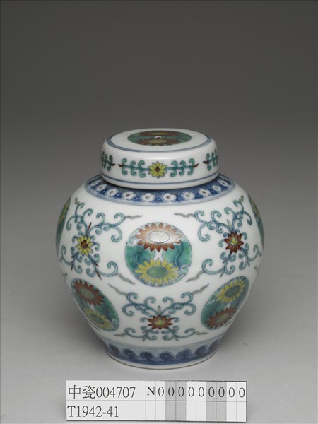 鬥彩團花紋蓋罐