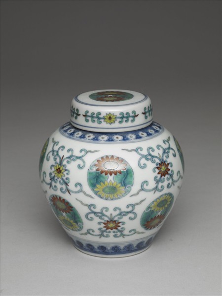 鬥彩團花紋蓋罐