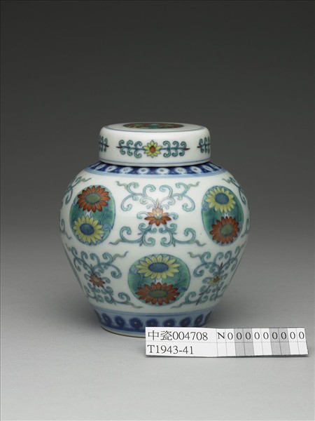 鬥彩團花紋蓋罐