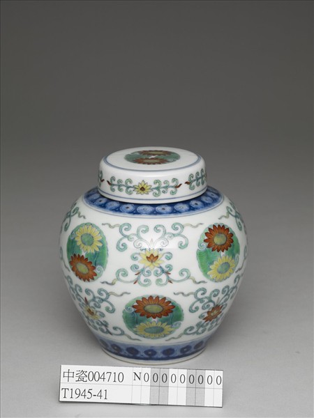 鬥彩團花紋蓋罐