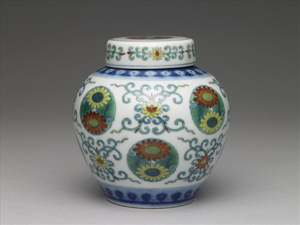 鬥彩團花紋蓋罐