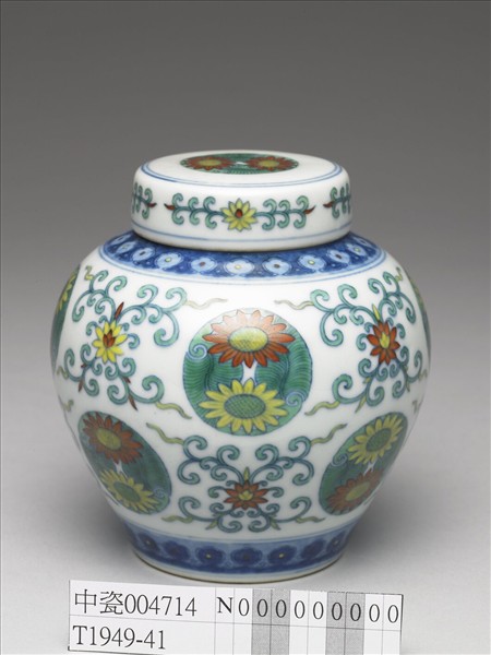 鬥彩團花紋蓋罐