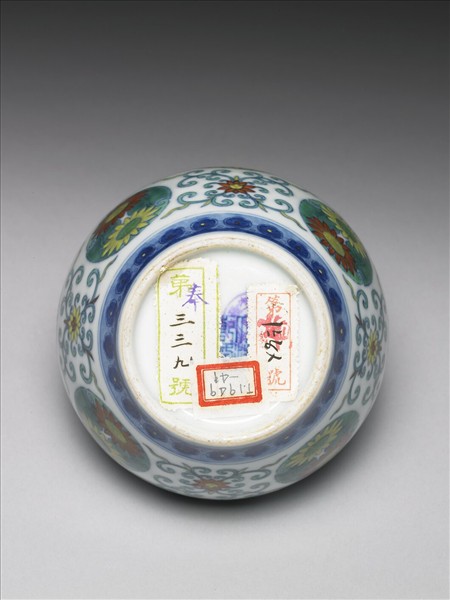 鬥彩團花紋蓋罐