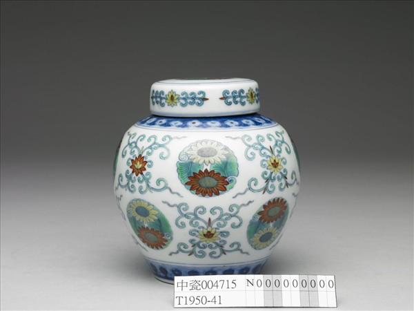 鬥彩團花紋蓋罐