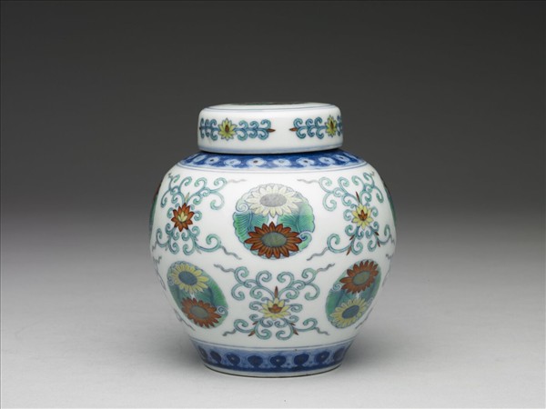 鬥彩團花紋蓋罐