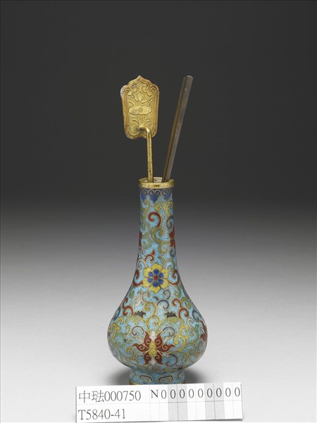 掐絲琺瑯瓶
